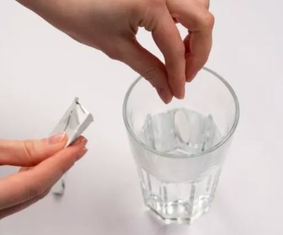 泡騰片直接含著吃暗藏窒息風險，苯胺成分需警惕